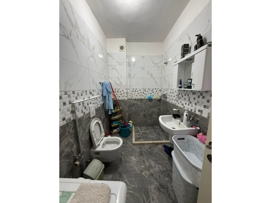 Tirane, jepet me qera apartament 2+1+Ballkon Kati 3, 113 m² 600 € 