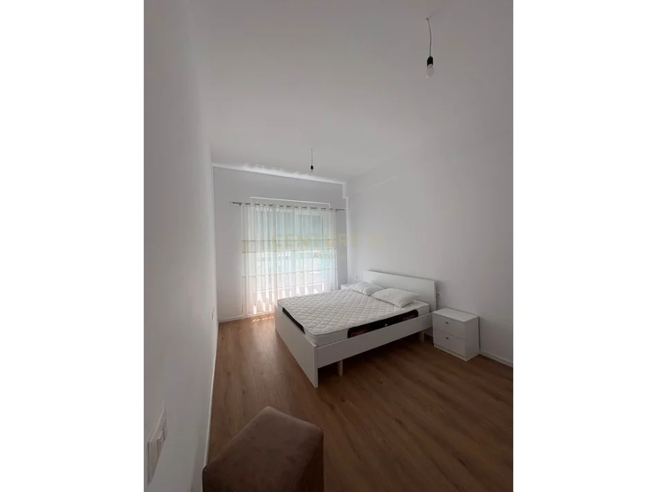 Tirane, jepet me qera apartament 1+1 Kati 3, 60 m² 400 € 