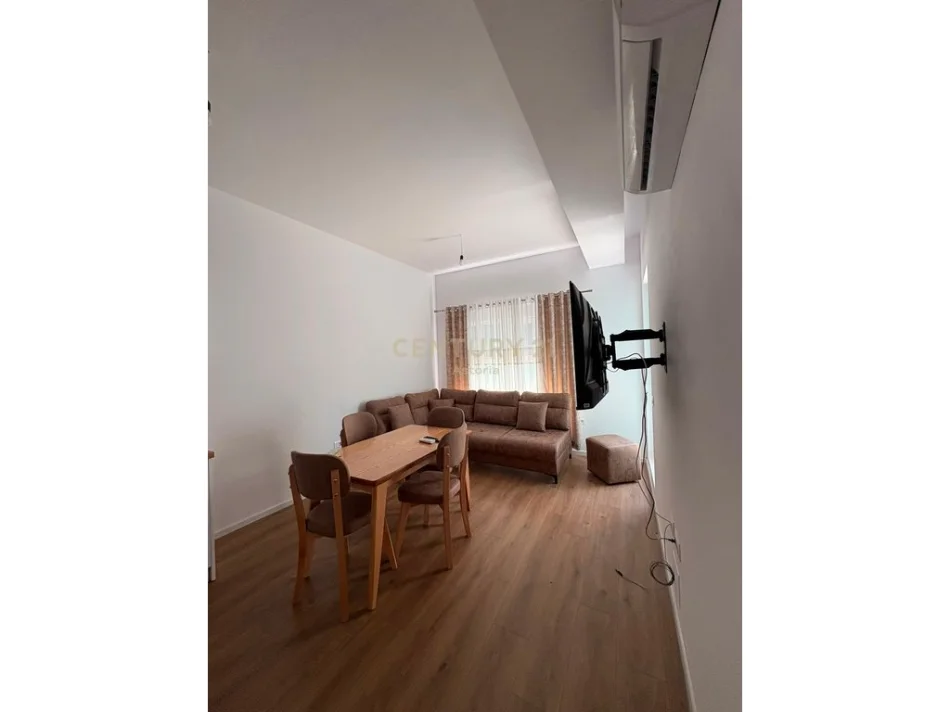 Tirane, jepet me qera apartament 1+1 Kati 3, 60 m² 400 € 