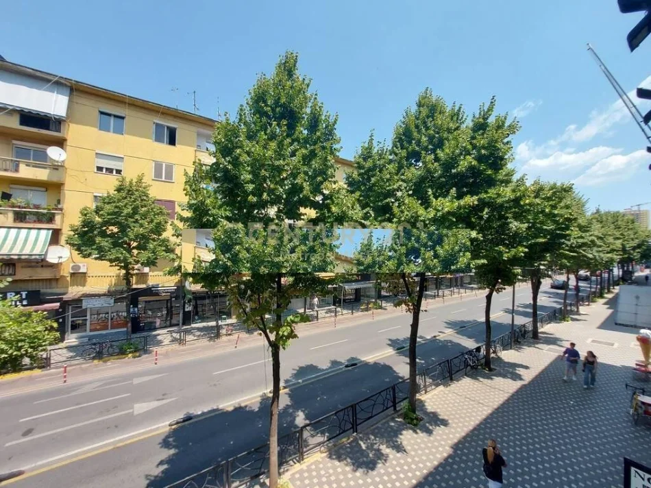 Tirane, jepet me qera apartament 1+1 Kati 3, 45 m² 550 € (Rruga e Durresit)