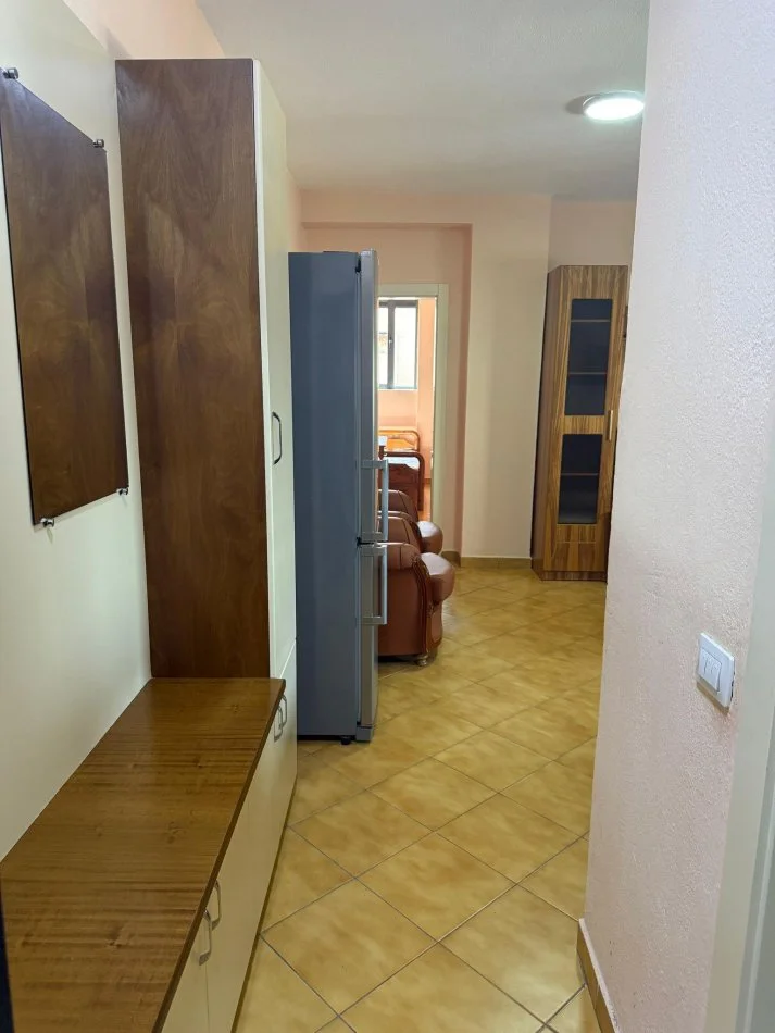 Tirane, jepet me qera apartament 2+1+Ballkon Kati 9, 80 m² 500 €