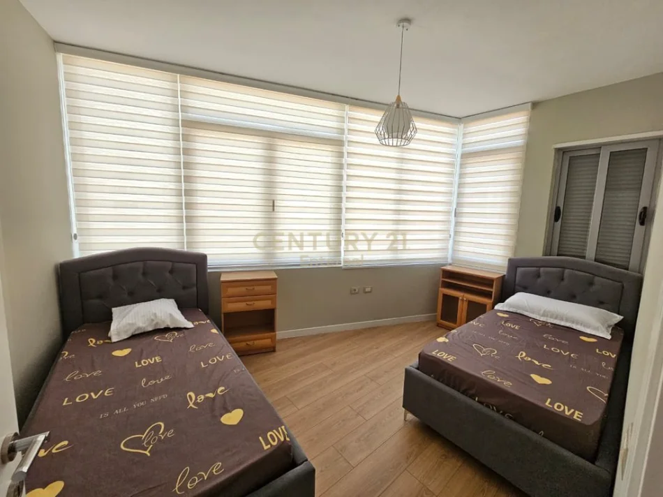 MIne Peza jepet me qera apartament 2+1, 700 €