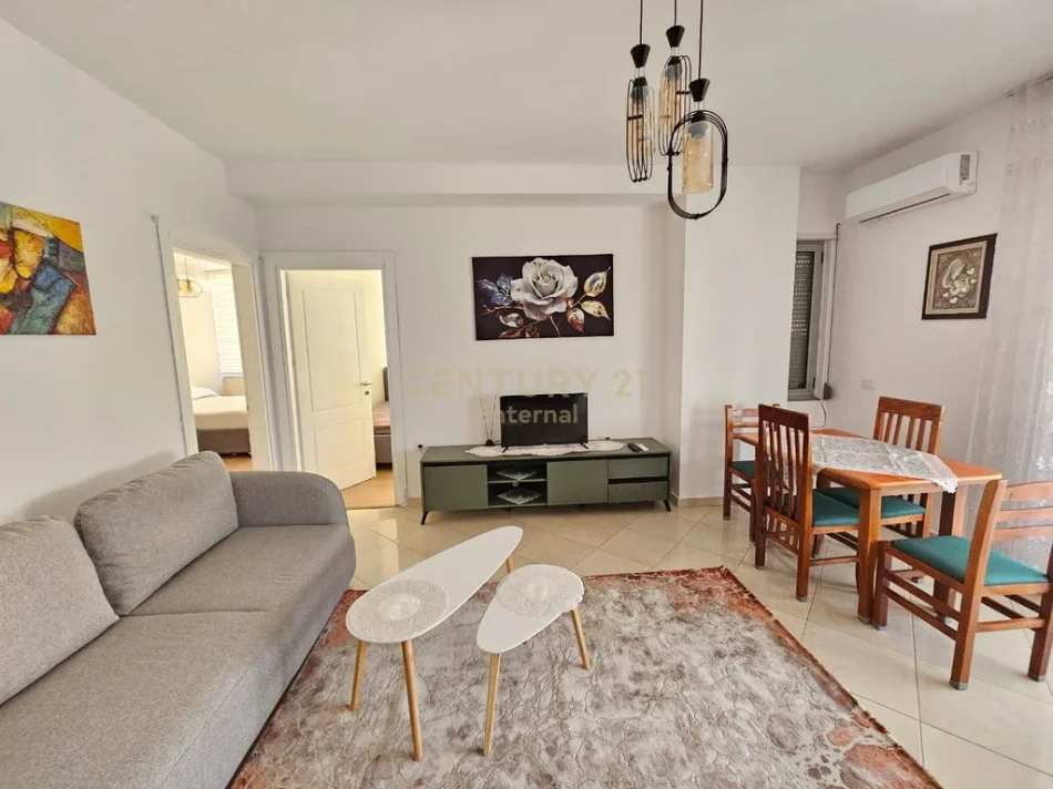 MIne Peza jepet me qera apartament 2+1, 700 €