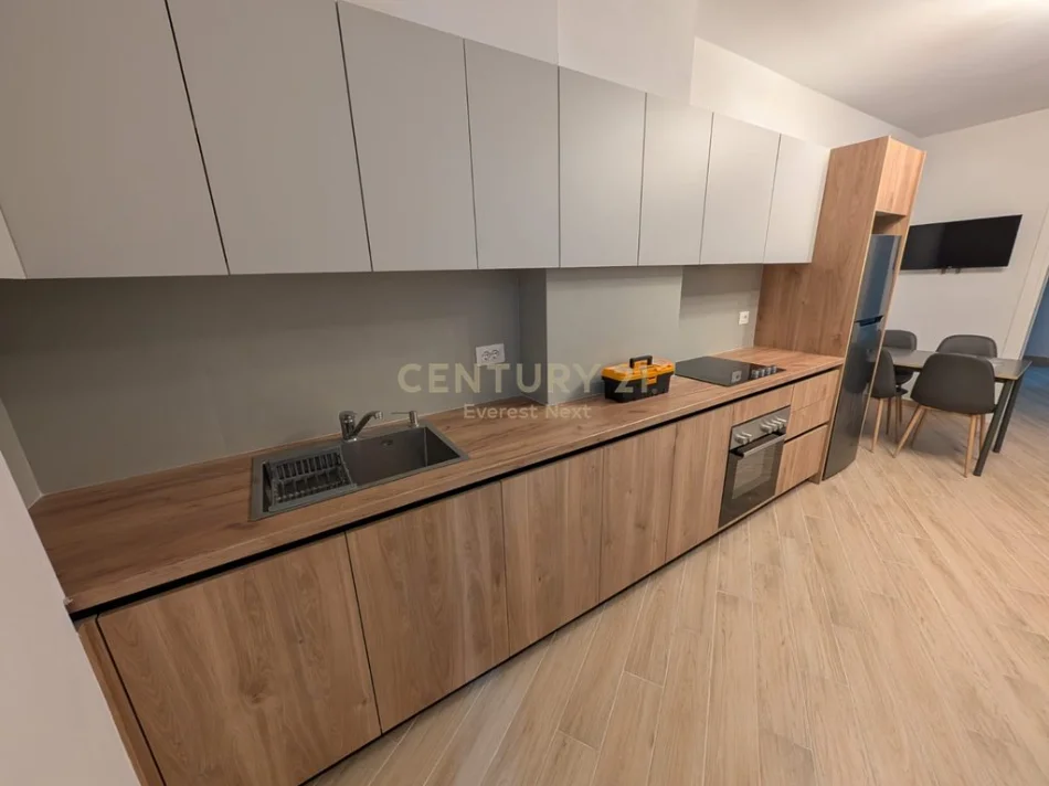 Tirane, jepet me qera apartament 1+1 Kati 7, 110 m² 580 € 