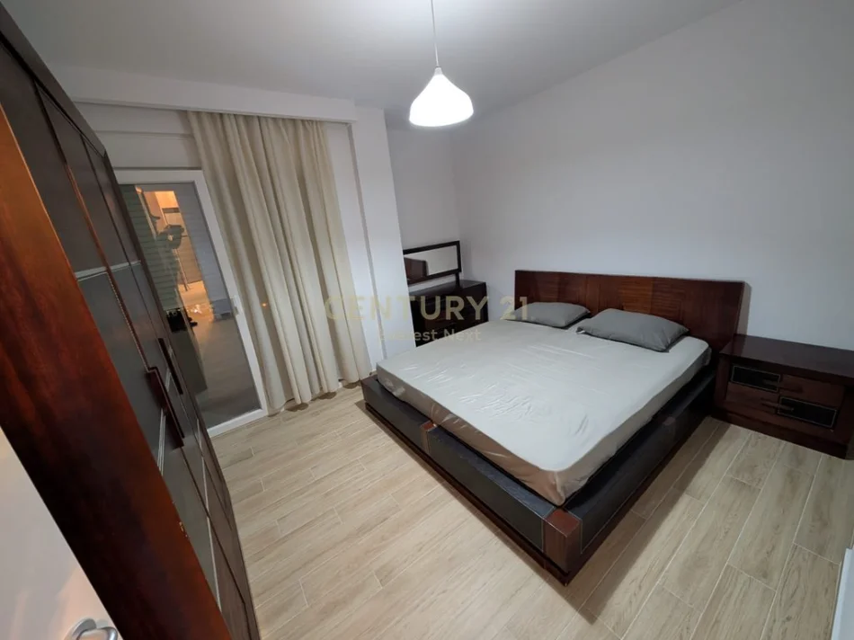 Tirane, jepet me qera apartament 1+1 Kati 7, 110 m² 580 € 