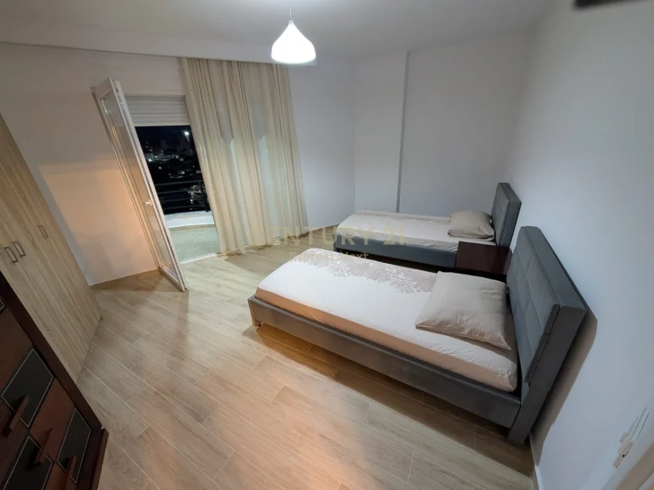 Tirane, jepet me qera apartament 1+1 Kati 7, 110 m² 580 € 