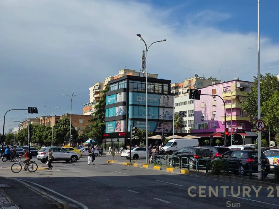 Tirane, jepet me qera zyre Kati 0, 118 m² 1.300 € (21 Dhjetori)