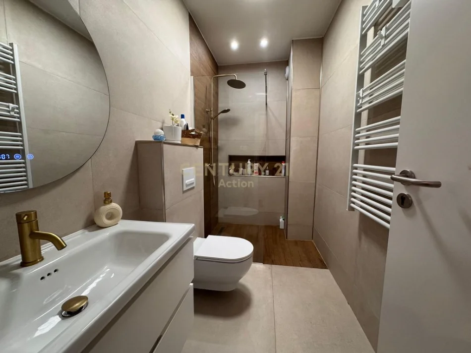 Tirane, shitet 2+1+Ballkon Kati 2, 107 m² 240.000 € (Liqeni i Thate)