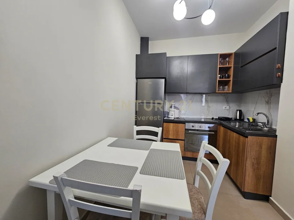 Tirane, jepet me qera apartament Kati 4, 70 m² 500 € (Spitali Amerikan 2)