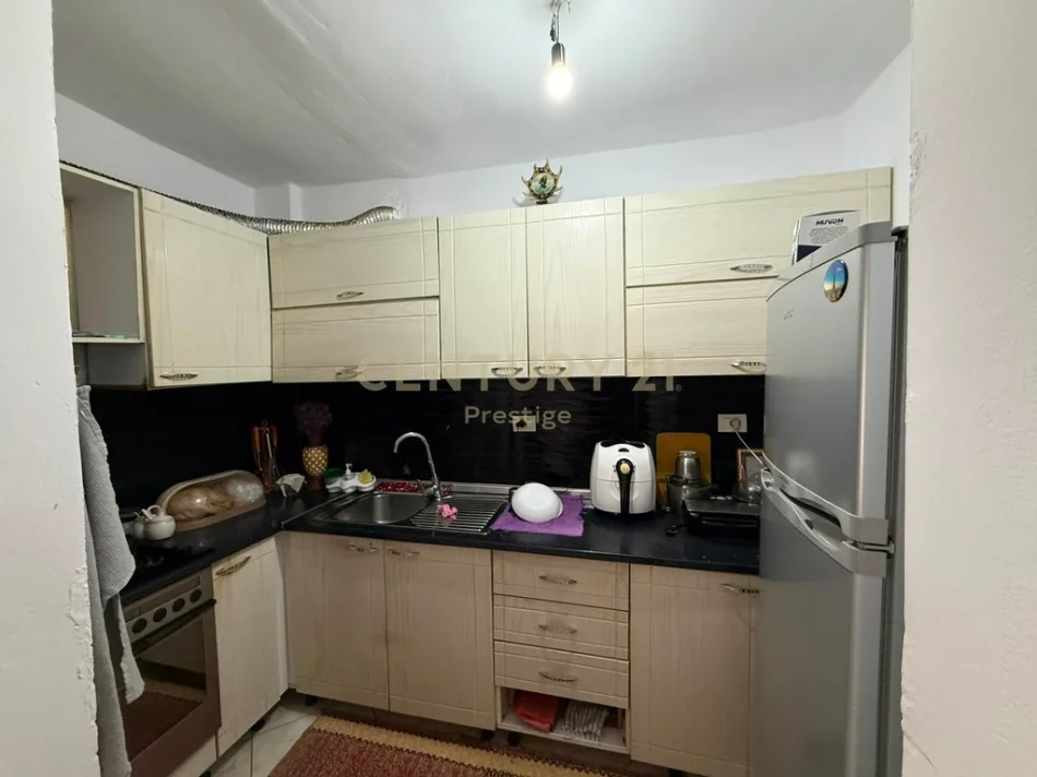 Tirane, shitet apartament 2+1 Kati 2, 73 m² 142.000 € 