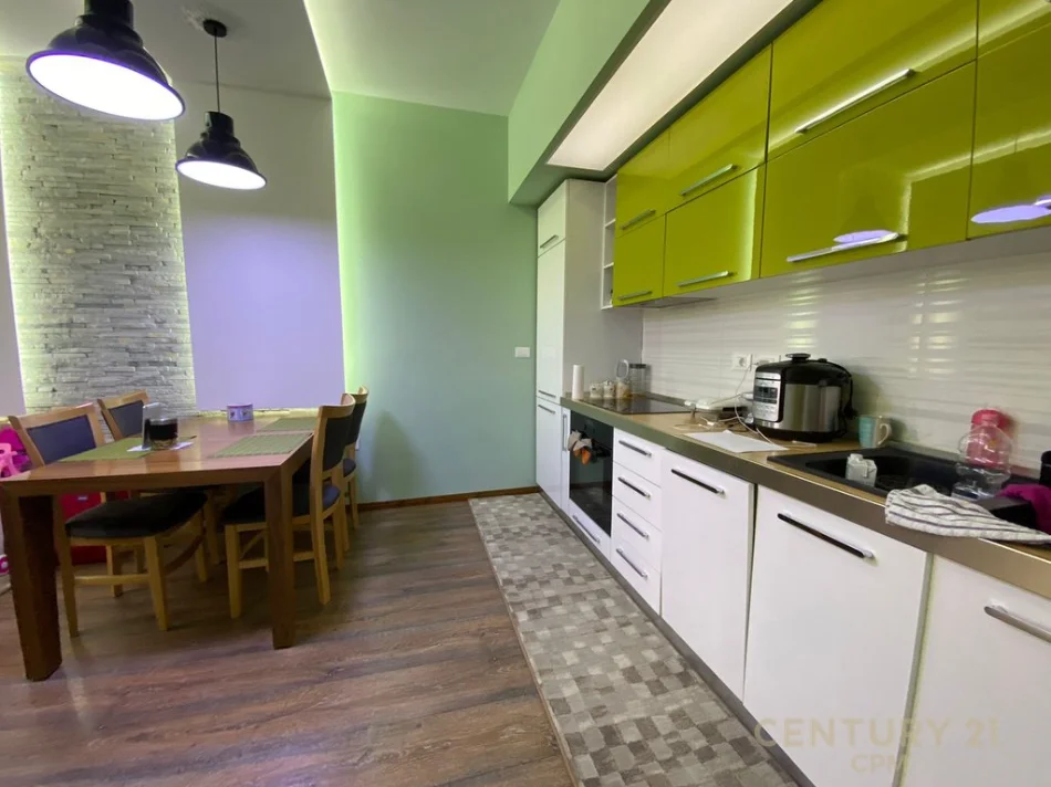 Tirane, shitet apartament 2+1 Kati 5, 86 m² 260.000 € (Komuna e Parisit, Kika 2)