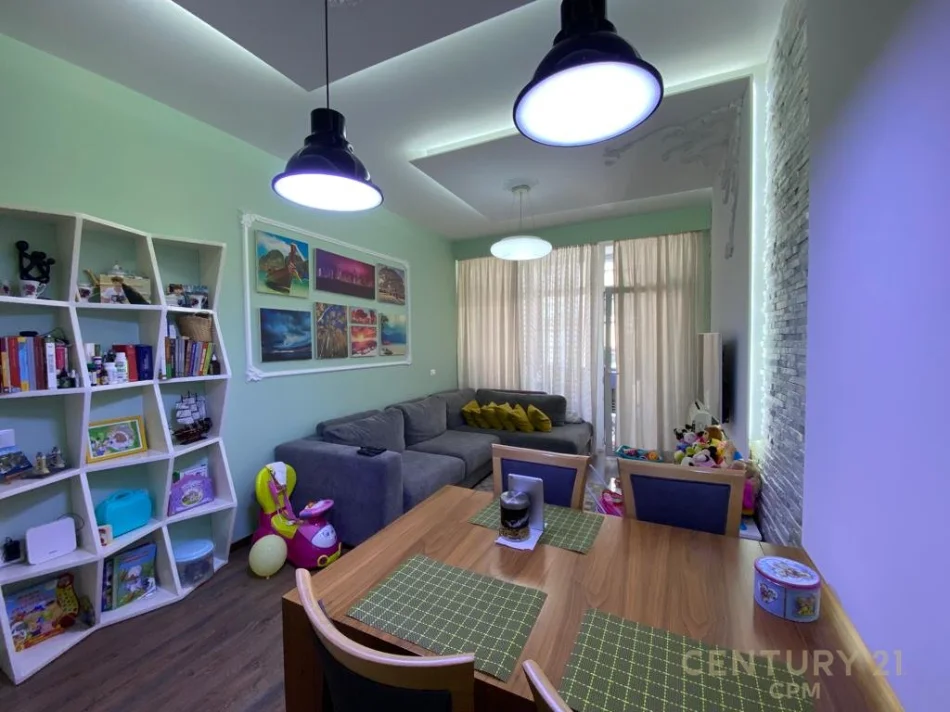 Tirane, shitet apartament 2+1 Kati 5, 86 m² 260.000 € (Komuna e Parisit, Kika 2)