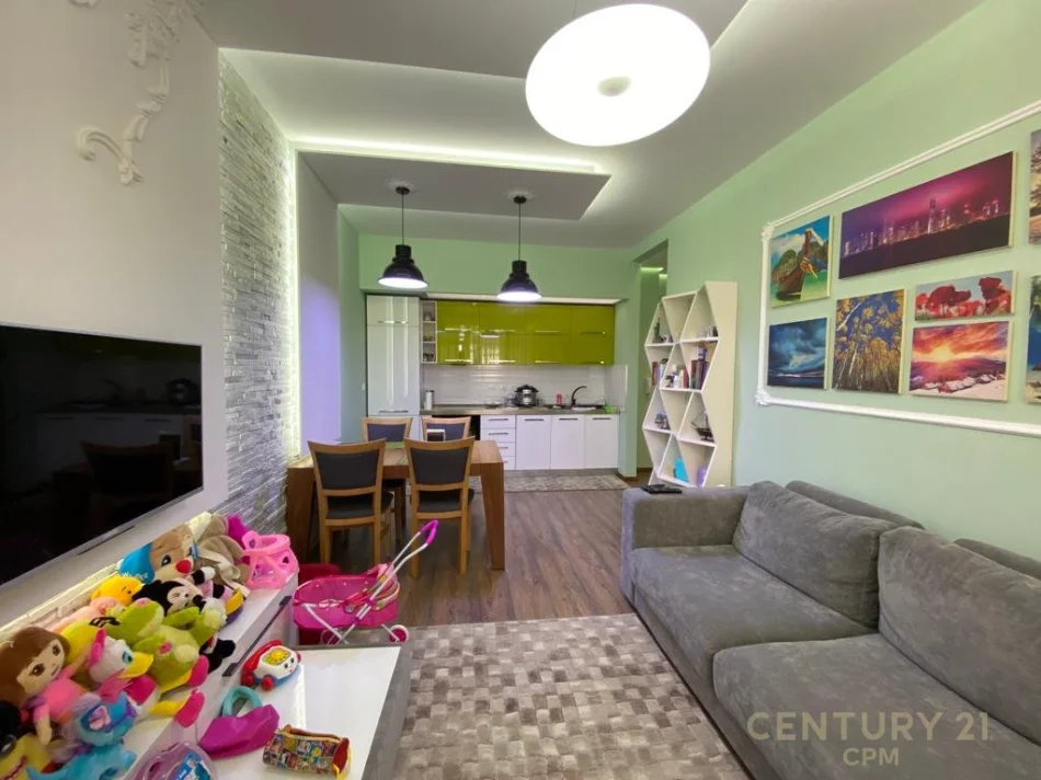 Tirane, shitet apartament 2+1 Kati 5, 86 m² 260.000 € (Komuna e Parisit, Kika 2)