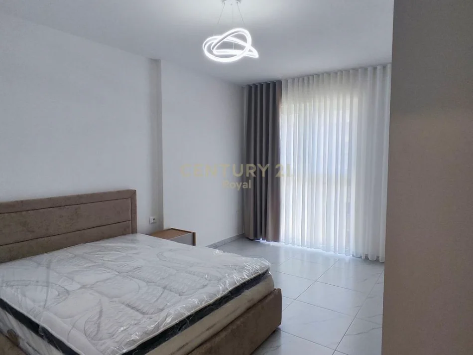 Tirane, jepet me qera apartament 2+1 Kati 4, 96 m² 700 € 
