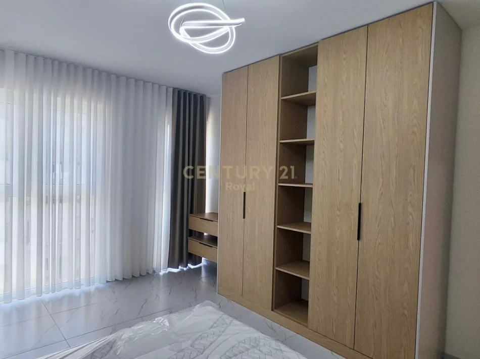 Tirane, jepet me qera apartament 2+1 Kati 4, 96 m² 700 € 