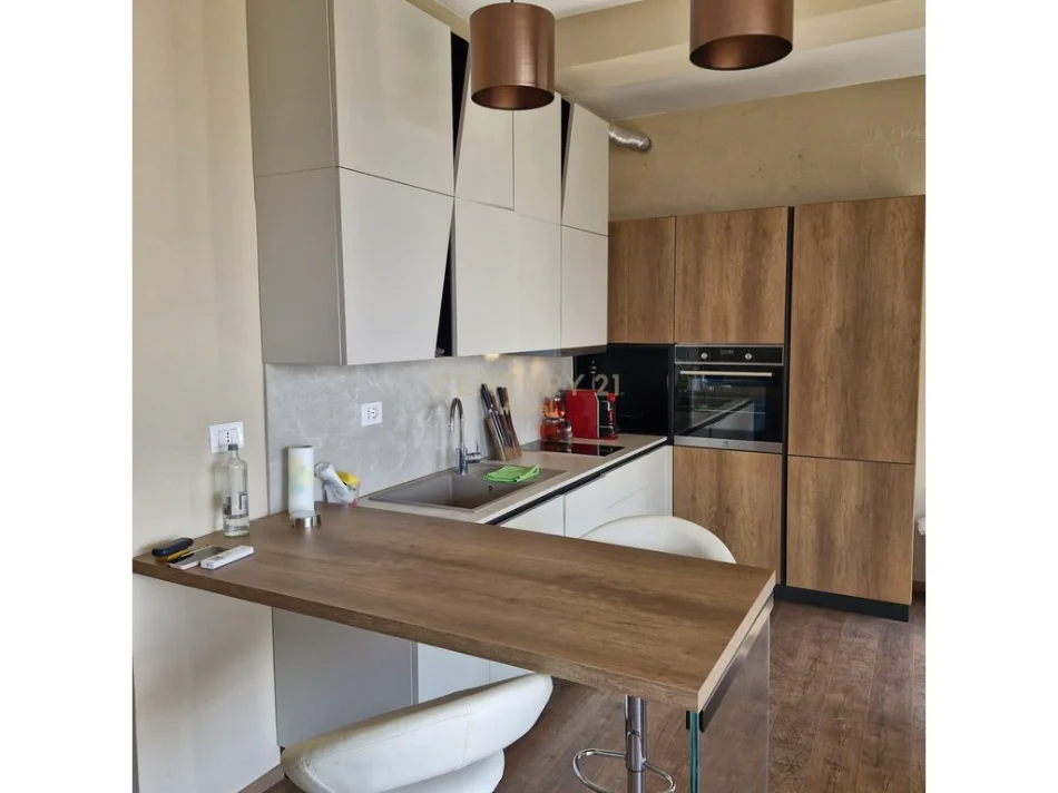Sarande, shitet apartament 1+1+Ballkon Kati 7, 90 m² 207.000 € (Rruga Adem Sheme)