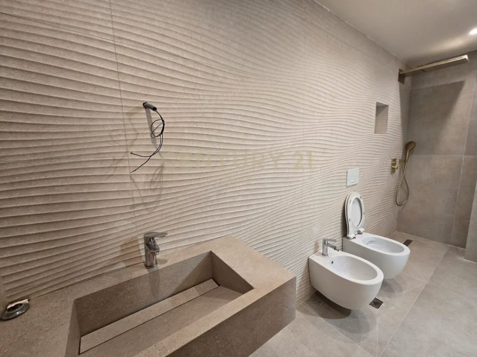 Tirane, shitet Vile Vile 3 Katshe Kati 1, 331 m² 480.000 € 