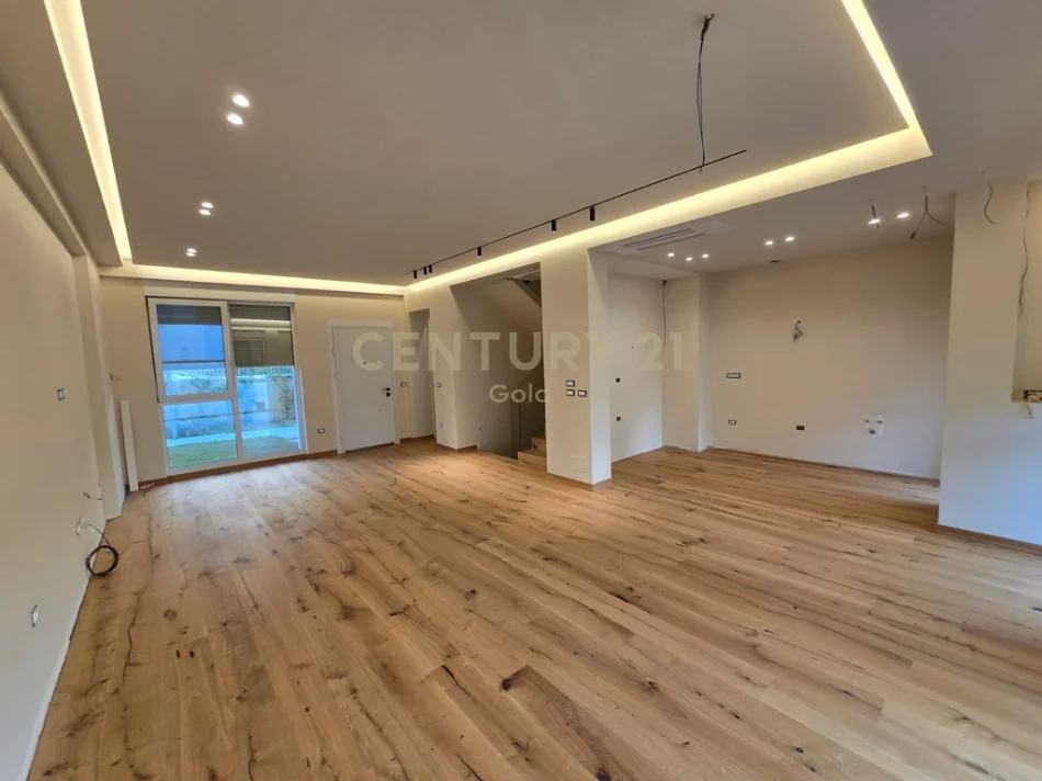 Tirane, shitet Vile Vile 3 Katshe Kati 1, 331 m² 480.000 € 