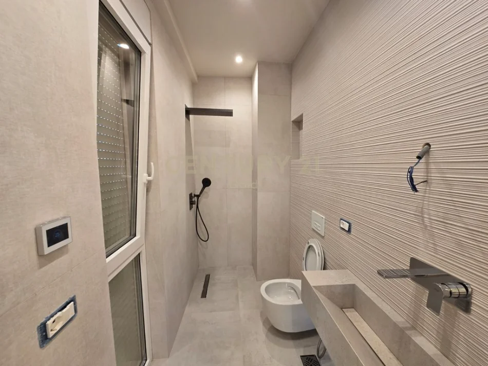 Tirane, shitet Vile 4+1+Aneks+Ballkon Kati 3, 311 m² 480.000 € (FARKE)