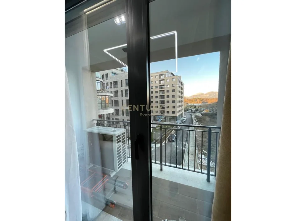 LIQENI I THATE, APARTAMENT 2+1+2+2 POSTE PARKIMI PER QIRA  1.400 € (Liqeni i Thate)