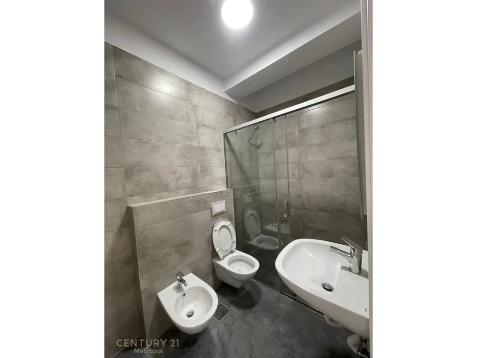 Tirane, jepet me qera apartament 2+1 Kati 3, 103 m² 1.100 € (Liqeni I Thate)