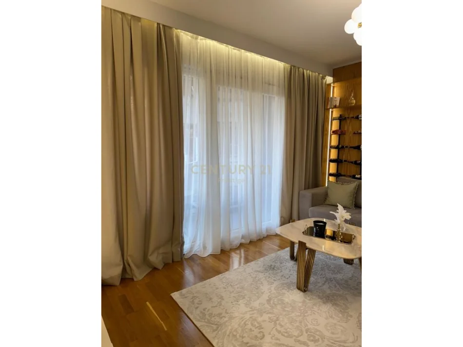 Tirane, jepet me qera apartament 1+1 Kati 2, 75 m² 1.000 € (RRUGA BARRIKADAVE)