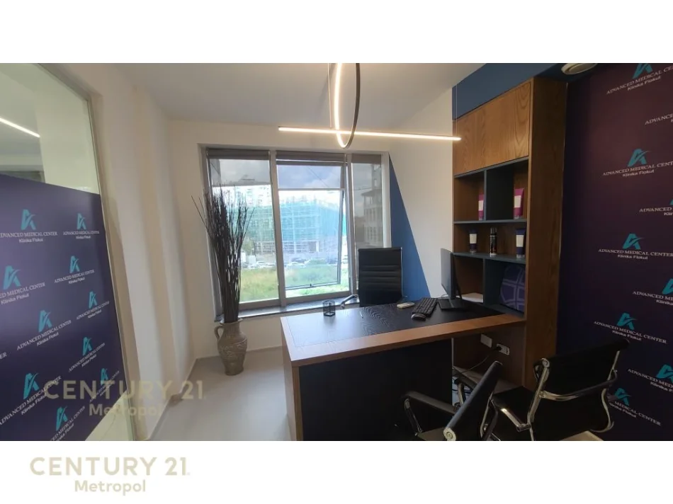 Tirane, jepet me qera ambjent biznesi Kati 3, 70 m² 750 € 