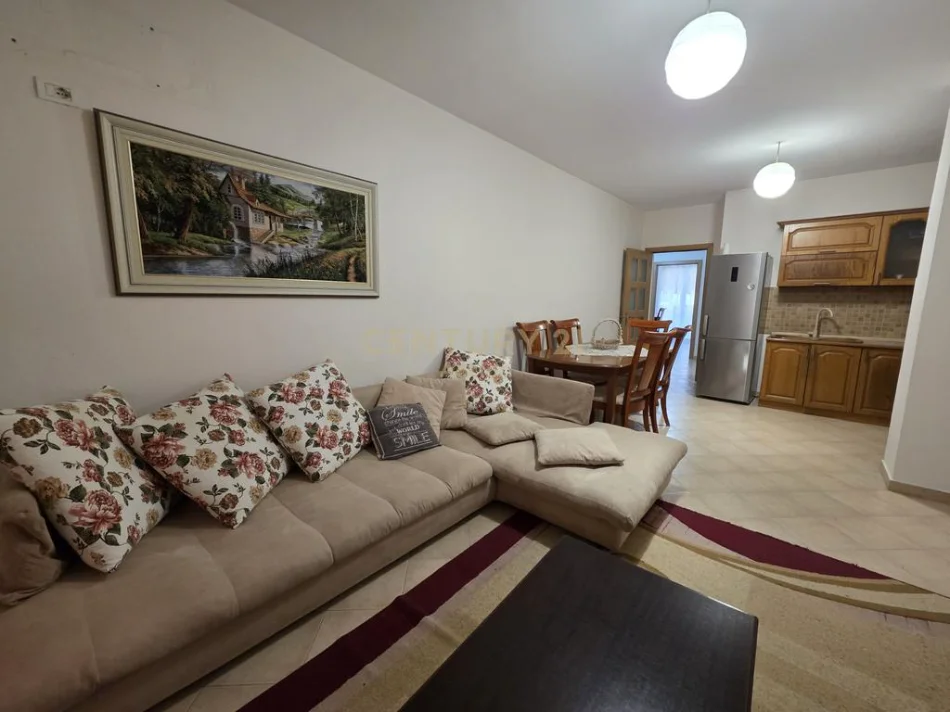 Tirane, jepet me qera apartament 2+1 Kati 2, 100 m² 450 € (albion tershalla)