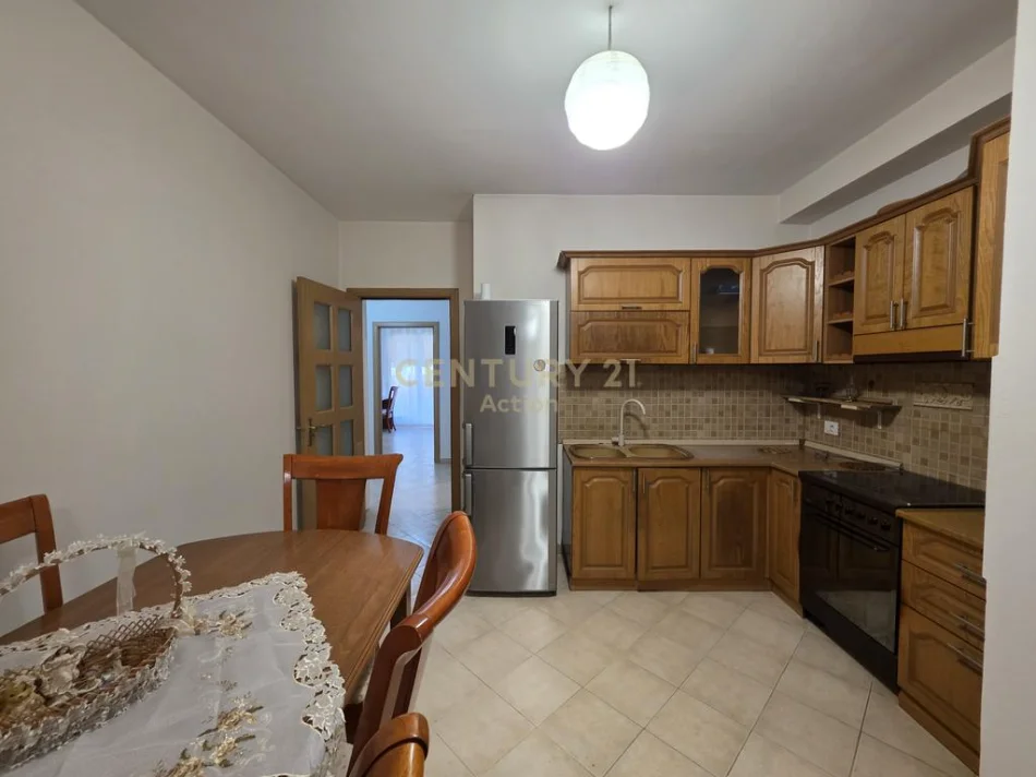 Tirane, jepet me qera apartament 2+1 Kati 2, 100 m² 450 € (albion tershalla)