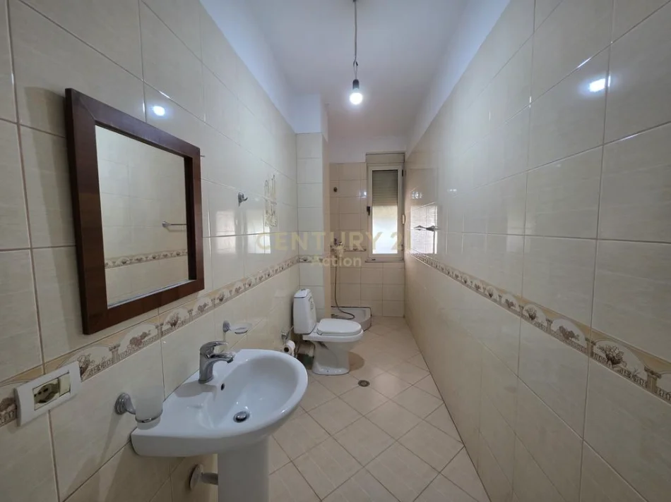 Tirane, jepet me qera apartament 2+1 Kati 2, 100 m² 450 € (albion tershalla)