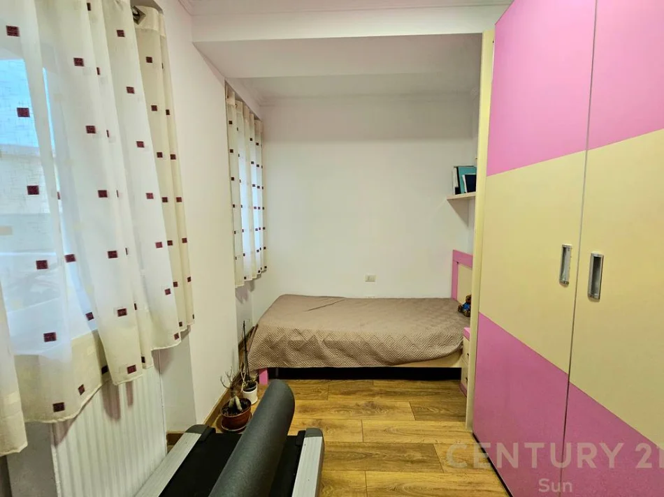Tirane, jepet me qera apartament 2+1+POST PARKIMI Kati 1, 108 m² 700 € (KOPSHTI BOTANIK)