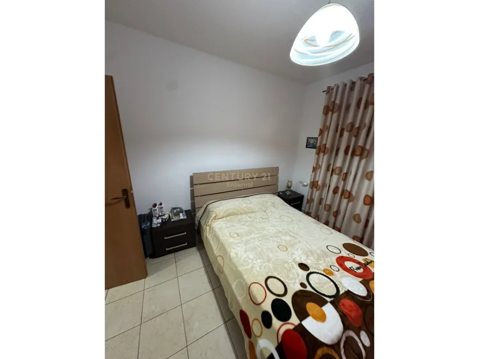 Tirane, jepet me qera apartament 2+1 Kati 3, 110 m² 600 € (Mbikalimi Komunes)