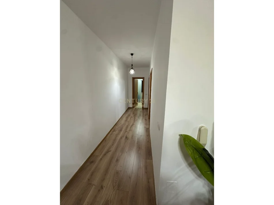 Tirane, jepet me qera apartament 2+1 Kati 3, 110 m² 600 € (Mbikalimi Komunes)