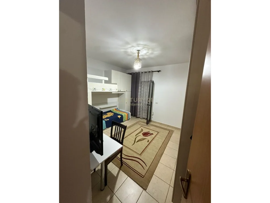 Tirane, jepet me qera apartament 2+1 Kati 3, 107 m² 600 € (Mbikalimi i Komunes)