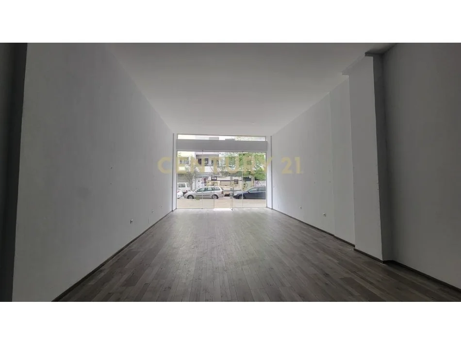 Tirane, jepet me qera ambjent biznesi Kati 0, 60 m² 450 € 