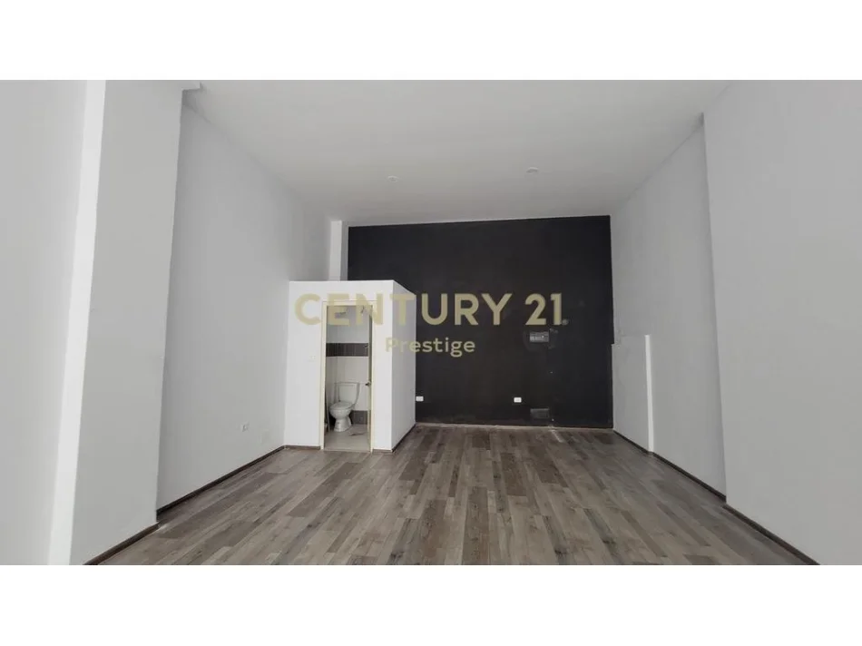 Tirane, jepet me qera ambjent biznesi Kati 0, 60 m² 450 € 