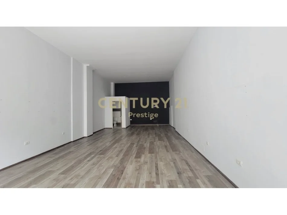 Tirane, jepet me qera ambjent biznesi Kati 0, 60 m² 450 € 