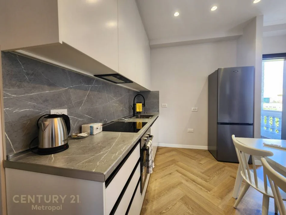 Tirane, jepet me qera apartament 2+1 Kati 2, 70 m² 500 € (Yrshek)