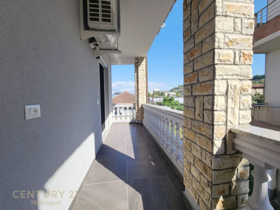Tirane, jepet me qera apartament 2+1 Kati 2, 70 m² 500 € (Yrshek)