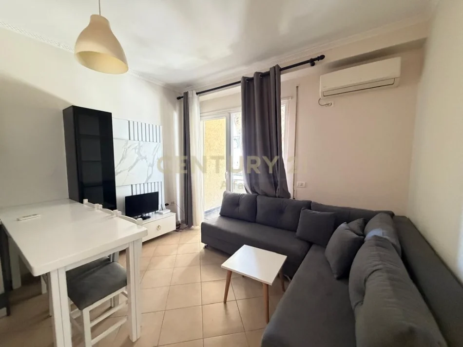 Tirane, jepet me qera apartament 2+1 , 60 m² 500 € (Bill Klinton)