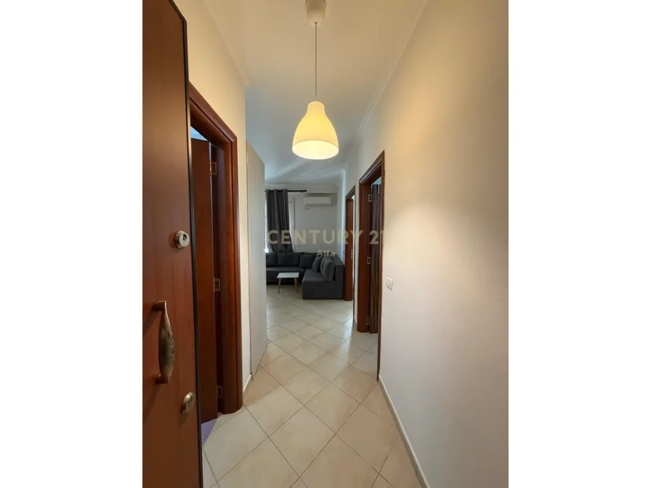 Tirane, jepet me qera apartament 2+1 , 60 m² 500 € (Bill Klinton)
