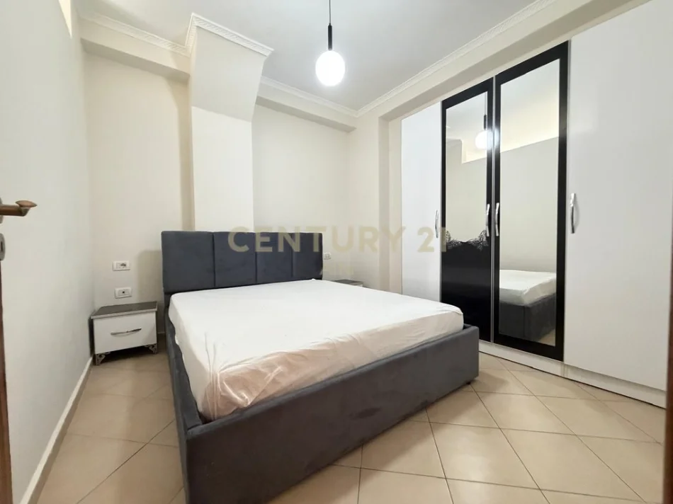 Tirane, jepet me qera apartament 2+1 Kati 3, 60 m² 500 € 