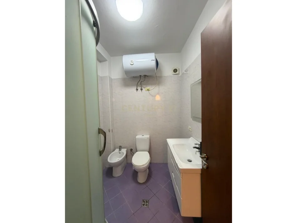 Tirane, jepet me qera apartament 2+1 Kati 3, 60 m² 500 € 
