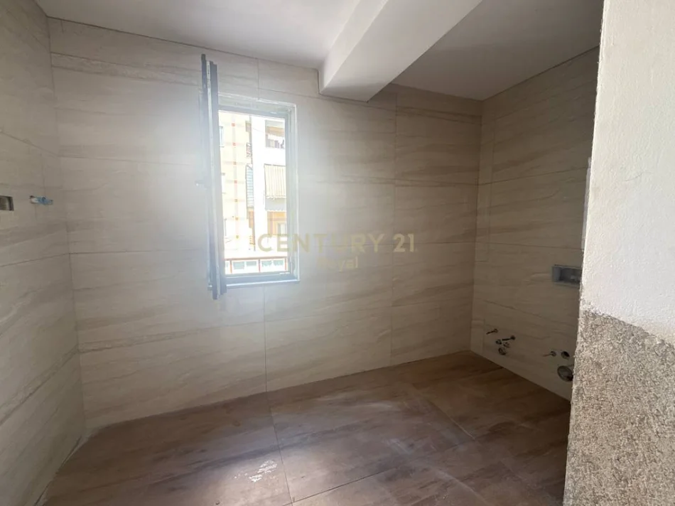 Tirane, shitet apartament 2+1+Ballkon Kati 2, 110 m² 209.000 € 