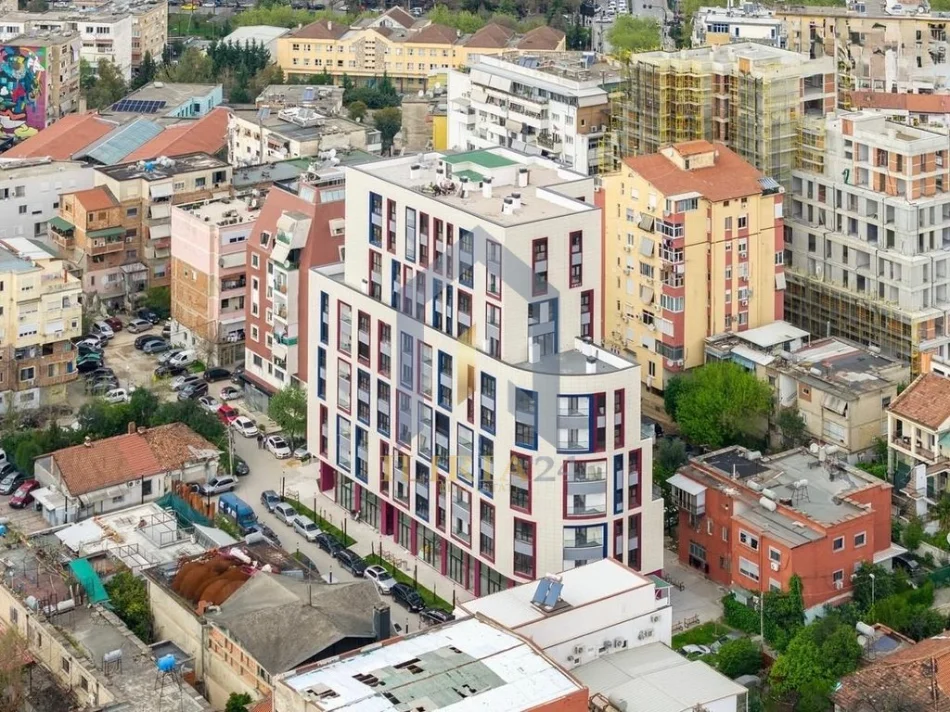 Tirane, shitet ambjent biznesi Kati 0, 145 m² 726.000 € (Ambient Biznesi per shitje tek Komuna e Parisit)