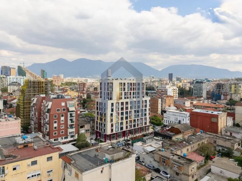 Tirane, shitet ambjent biznesi Kati 0, 145 m² 726.000 € (Ambient Biznesi per shitje tek Komuna e Parisit)