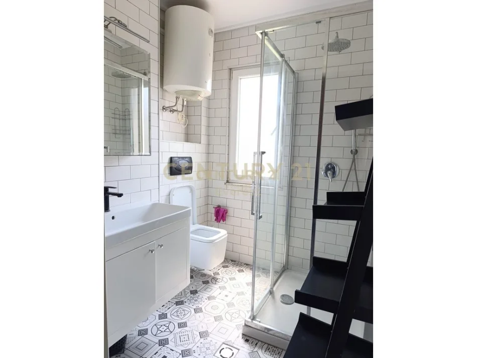 Tirane, shitet apartament 1+1 Kati 5, 50 m² 
