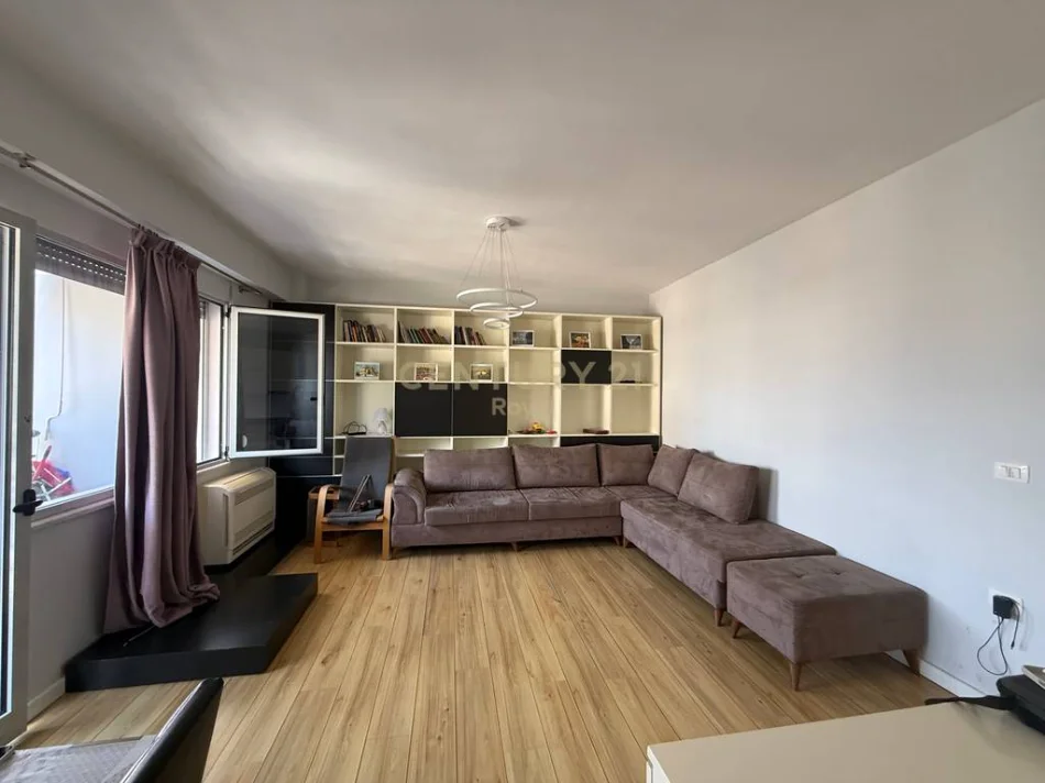 Tirane, jepet me qera apartament 1+1+Ballkon Kati 10, 80 m² 600 € 