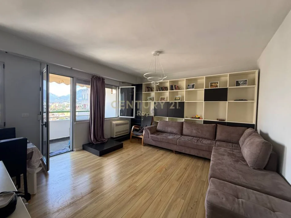 Tirane, jepet me qera apartament 1+1+Ballkon Kati 10, 80 m² 600 € 