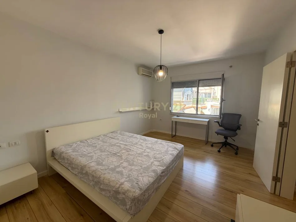 Tirane, jepet me qera apartament 1+1+Ballkon Kati 10, 80 m² 600 € 